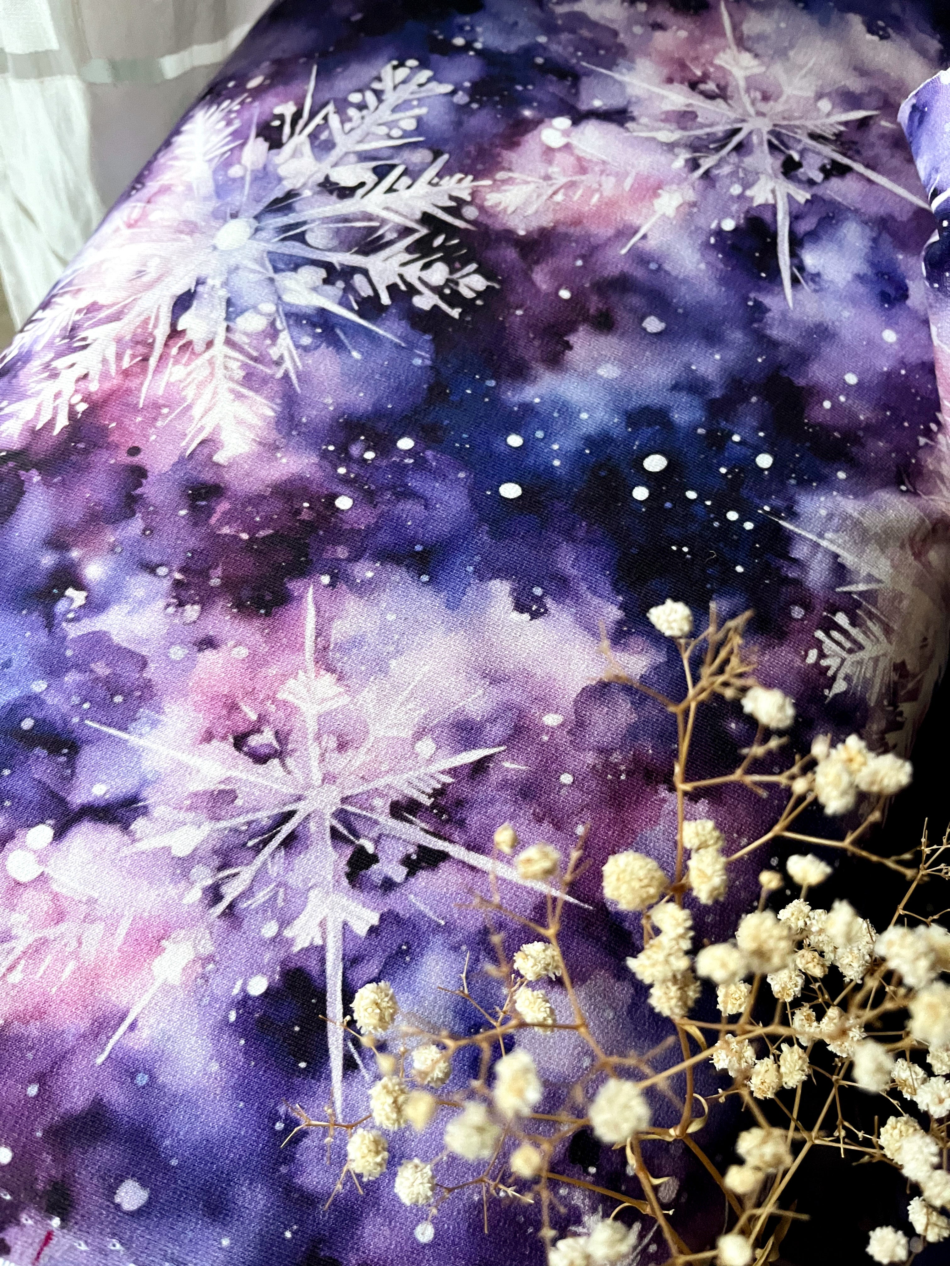 Violette Schneeflocken  Winterzeit Aktuelle Vorbestellung